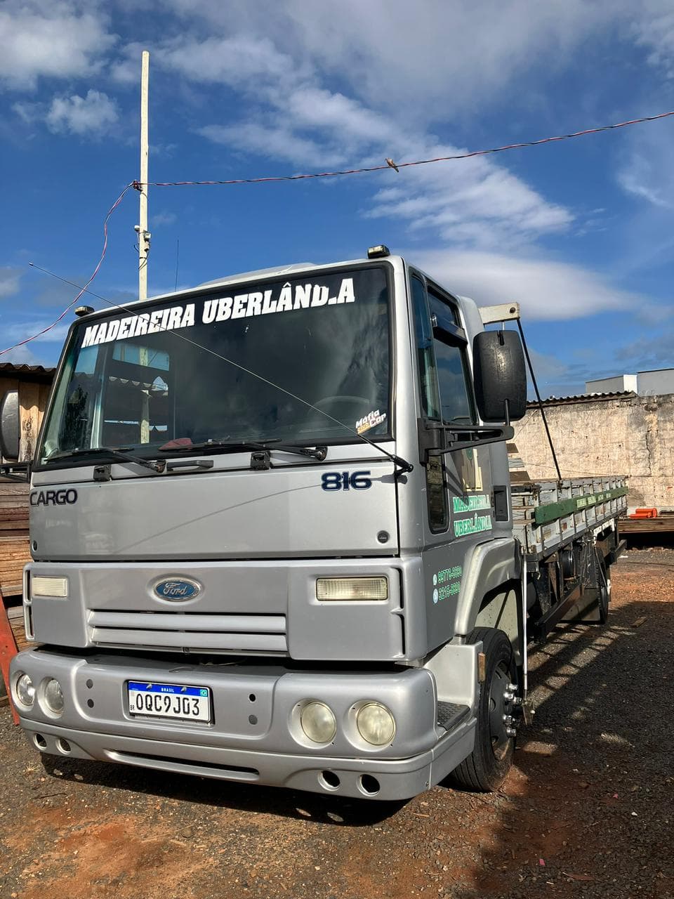 Caminhão Ford Cargo 816 da Madeireira Uberlândia, frota própria pronta para entrega